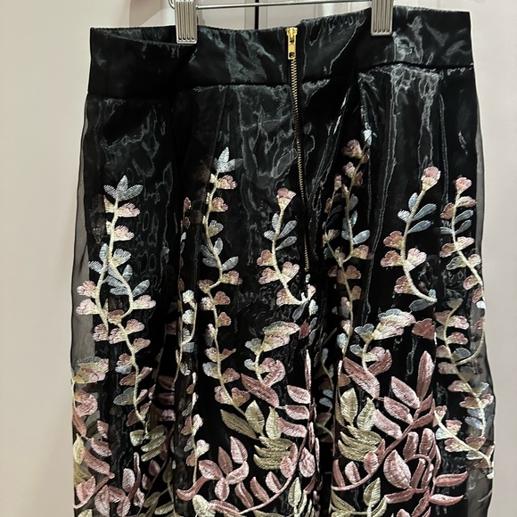 Charlotte Russe Skirt - Picture 4 of 9